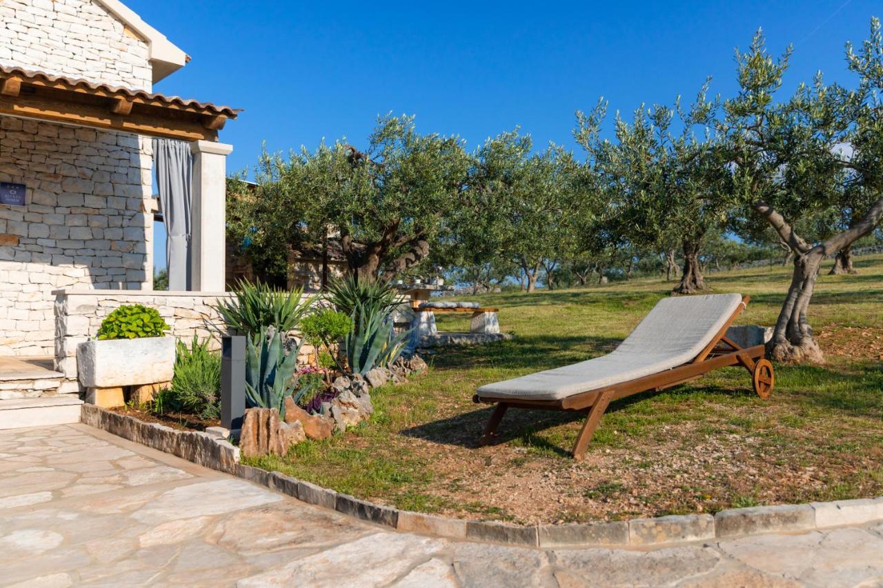 Marina Holiday Home Postira Bagian luar foto