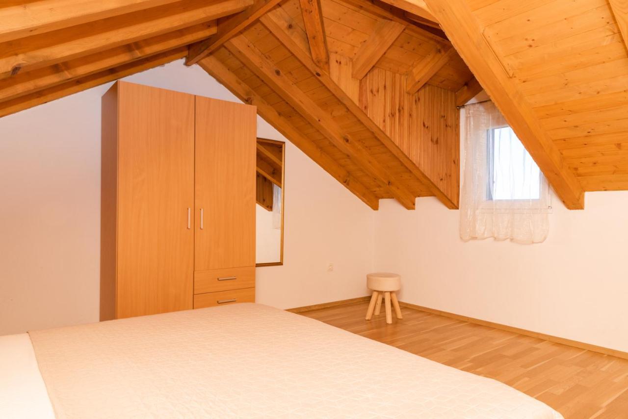 Marina Holiday Home Postira Bagian luar foto