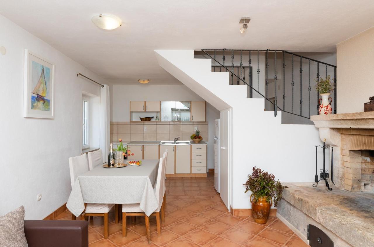 Marina Holiday Home Postira Bagian luar foto