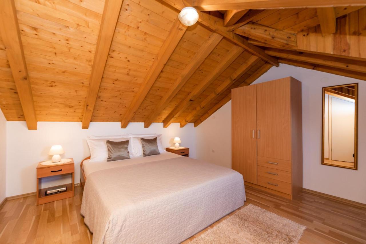 Marina Holiday Home Postira Bagian luar foto